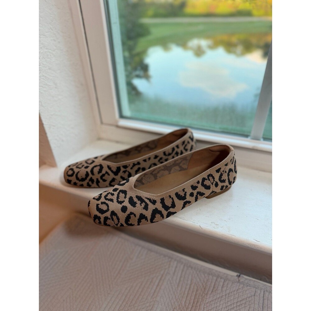 VIVAIA Lightweight Square-Toe V-Cut Flats (Margot Walker) Size 37.5